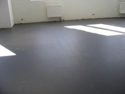 стяжка пола в квартире в новостройке